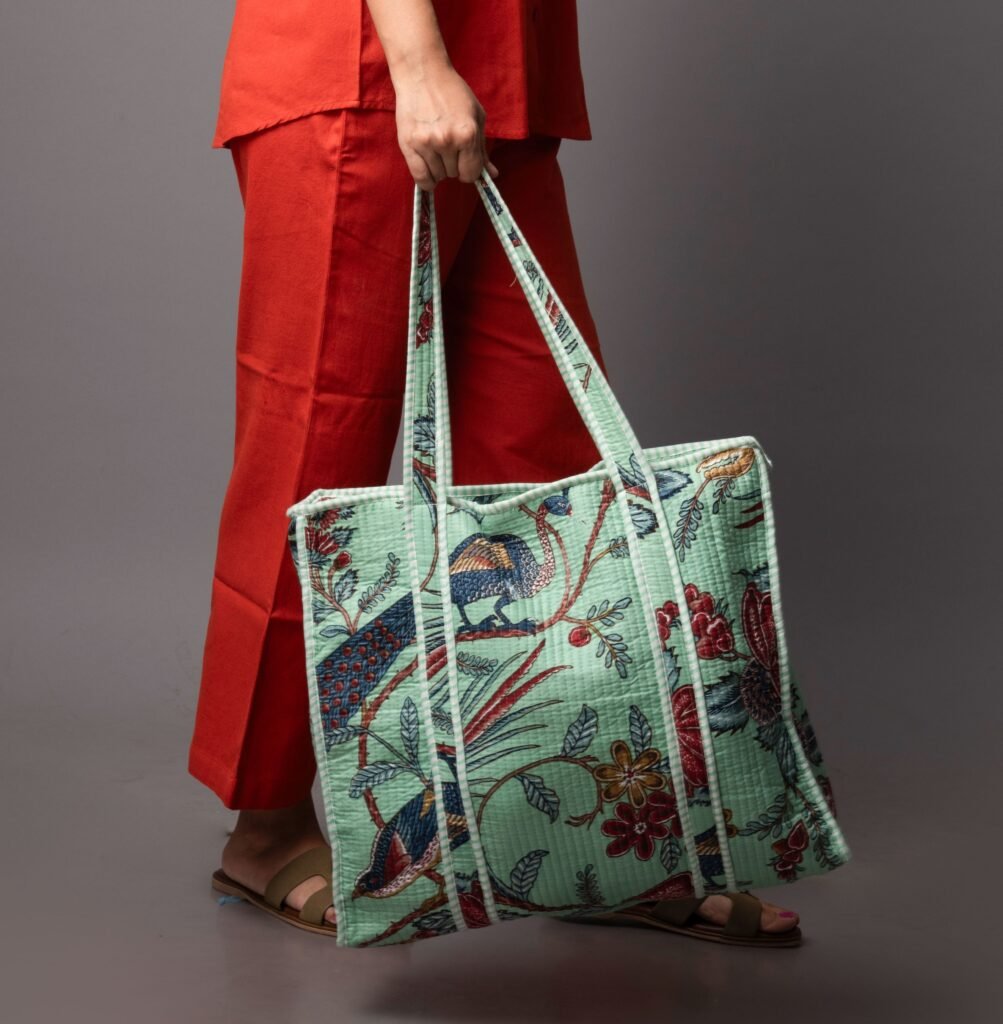 Peacock tote bag with zipper